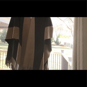 RACHEL ZOE PONCHO REVERSIBLE NEW, OS IN BLACK AND CAMEL. BEAUTIFUL!!